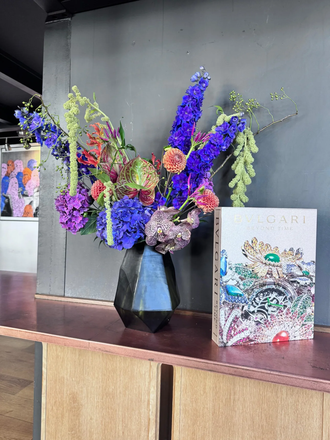 Composition florale colorée créée à l’Atelier