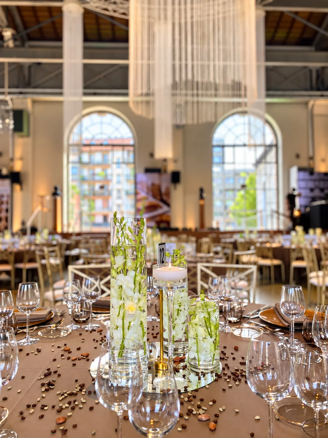 Décoration florale de table pour une réception